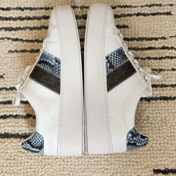 Michael Kors leather poppy sneakers ocean mist sz 7.5 - Picture 2 of 7